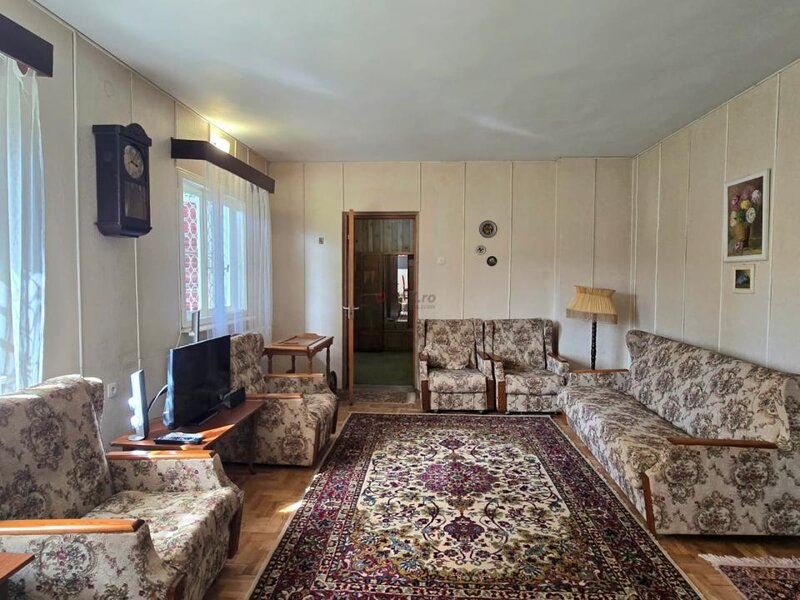 Curtea de Arges, vila 500 mp, teren 1.632 mp, ideala pentru locuinta sau pensiune.