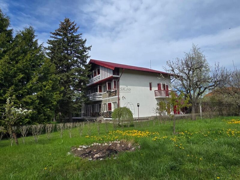Curtea de Arges, vila 500 mp, teren 1.632 mp, ideala pentru locuinta sau pensiune.